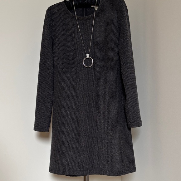 Elegant Long Sleeved Gray Dress - Picture 2 of 7